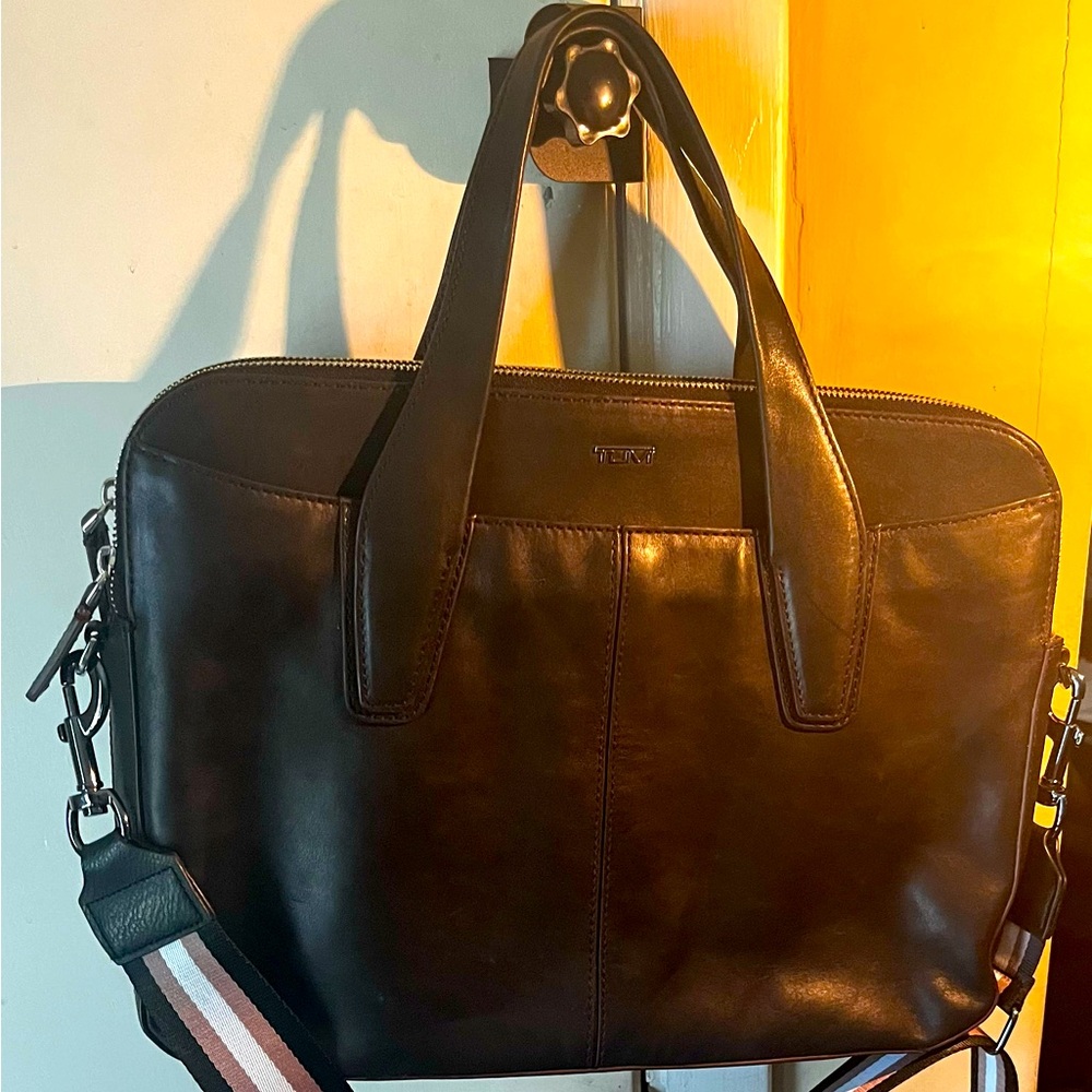 TUMI (black)